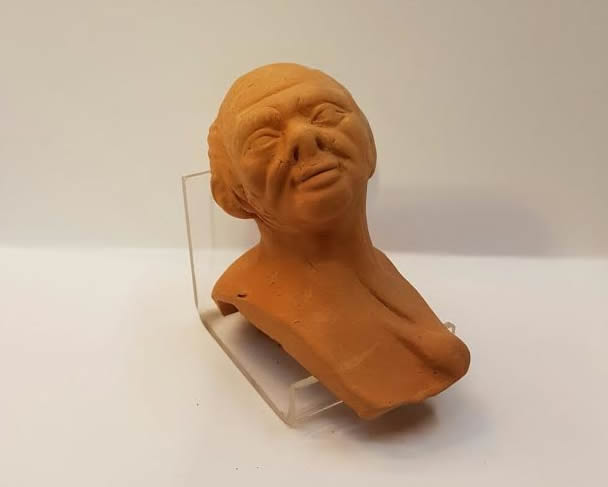 Ditta Montanini TC7 testa di terracotta con occhi in vetro