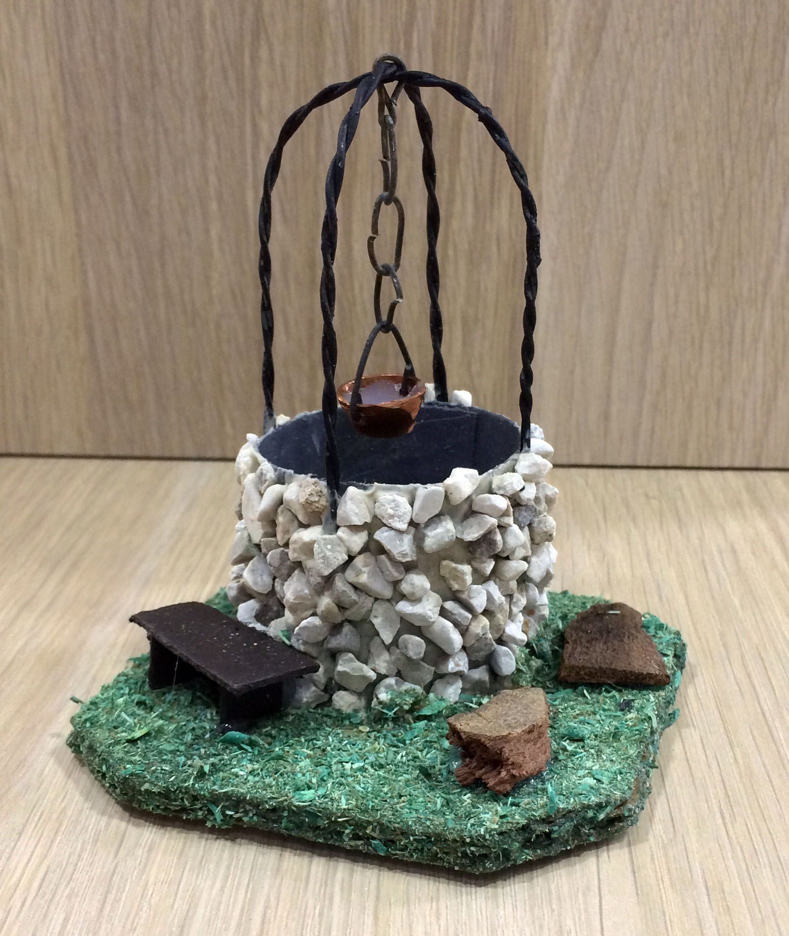 Ditta Montanini 19H pozzo presepe H 10 cm 9x9 cm