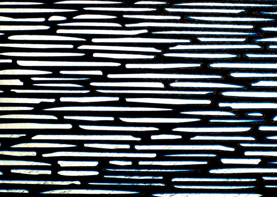CBS Dichroic Borderline Dashes vetro dicroico rosso argento quarto foglio