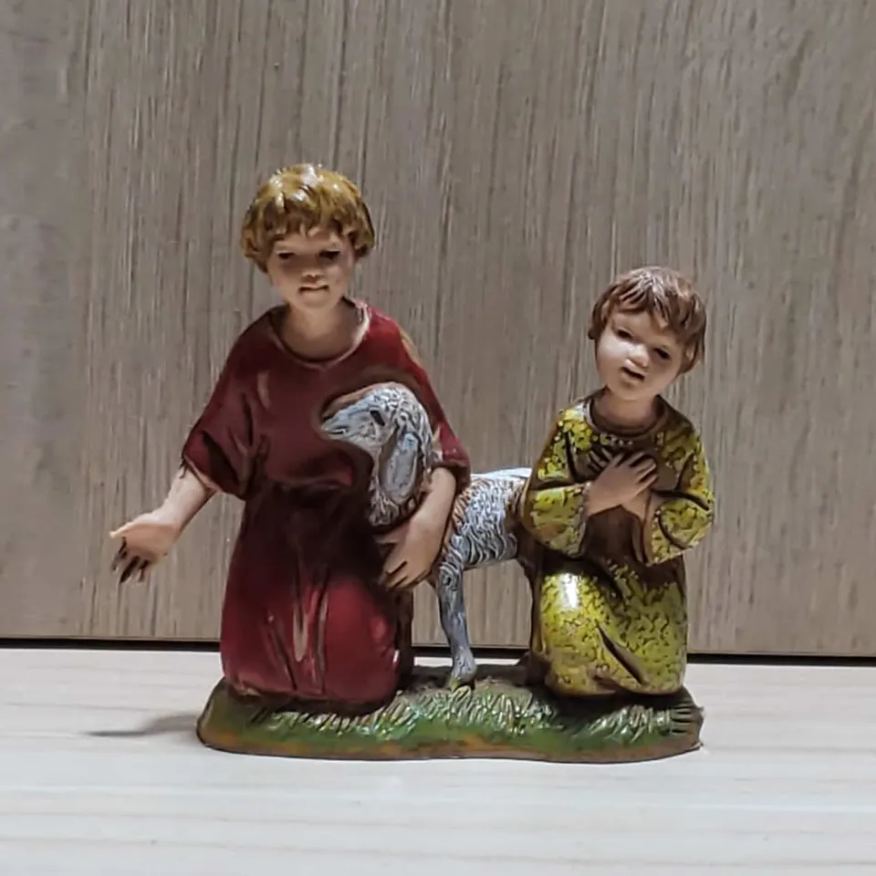 Ditta Montanini Pastori Landi Bambini con pecorella statuina