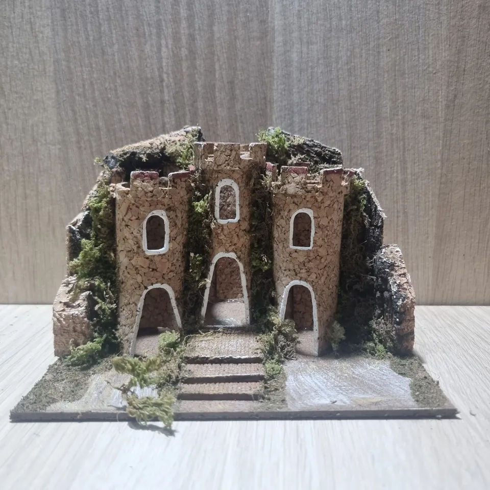 Montanini 84143/2 Castello casetta presepe in sughero