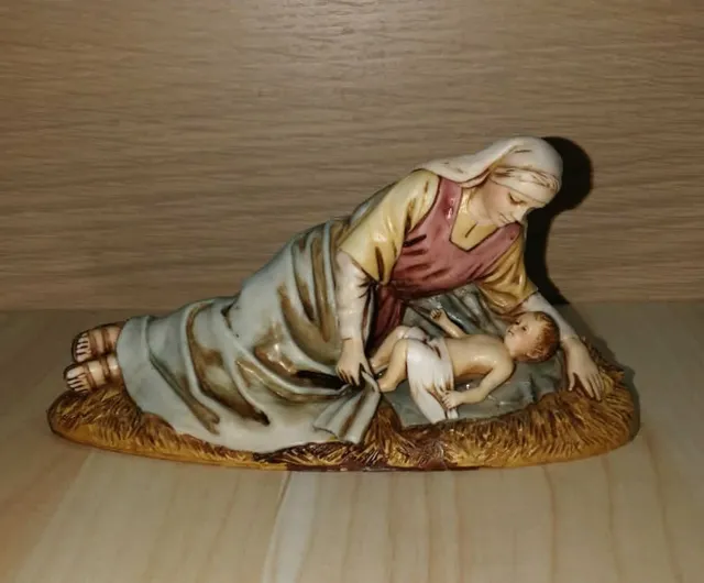 Ditta Montanini Pastori Landi Madonna distesa statuina 37cm