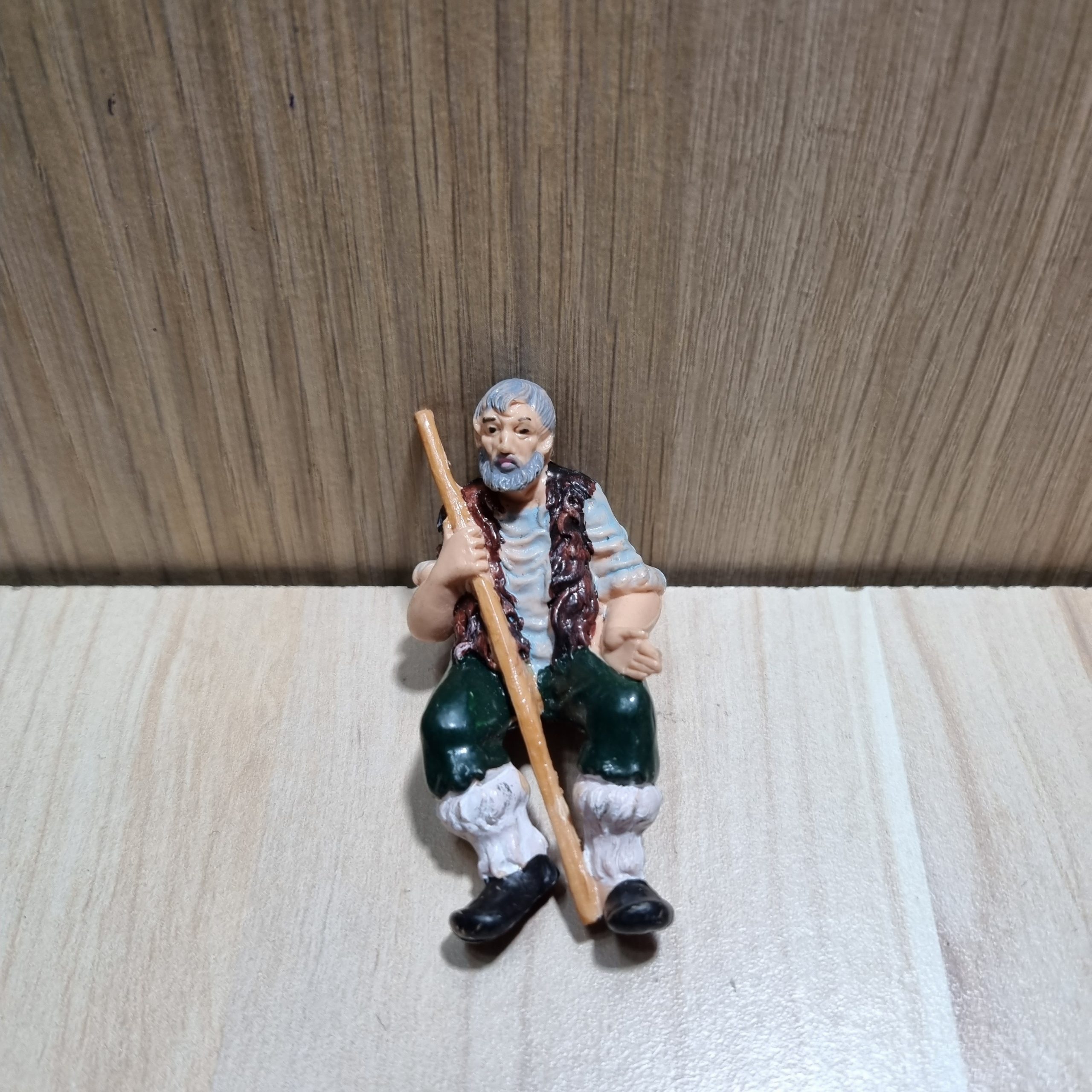 Ditta Montanini Pastore seduto 10 cm statuina pvc presepe