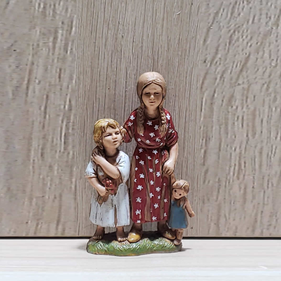 Ditta Montanini Pastori Landi statuina presepe bambine