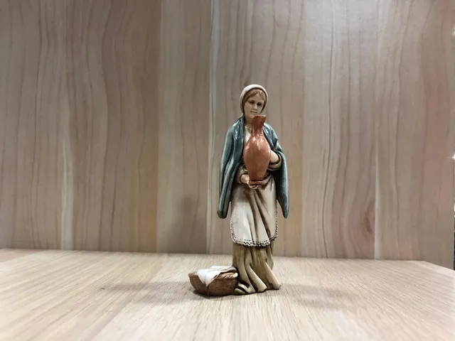 Ditta Montanini Pastori Landi GM4 Donna Anfora statuina 11 cm
