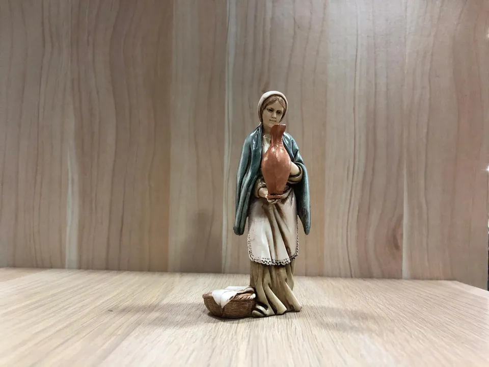 Ditta Montanini Pastori Landi GM4 Donna Anfora statuina 11 cm