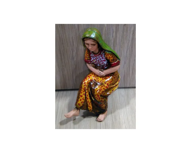 Ditta Montanini Gruppi Landi 0345-28 statuina donna seduta