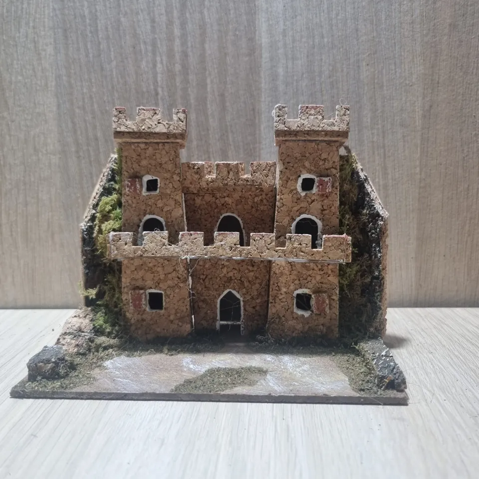 Ditta Montanini Casette 84143/1 castello presepe sughero