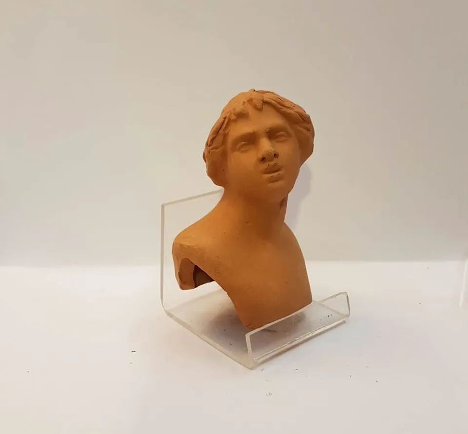 Ditta Montanini TC11 testa terracotta presepe con mani