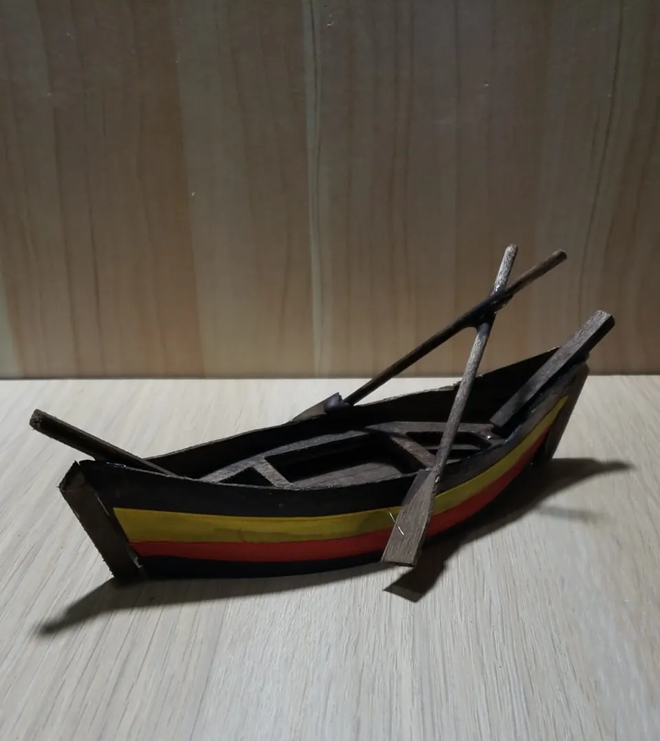 Montanini Barca legno minuteria presepe 14x5x3,5 cm