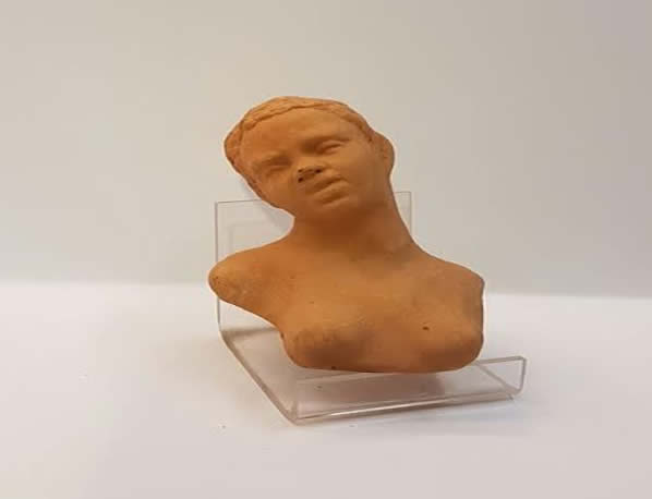 Ditta Montanini Teste di terracotta TC4 testa con mani e piedi