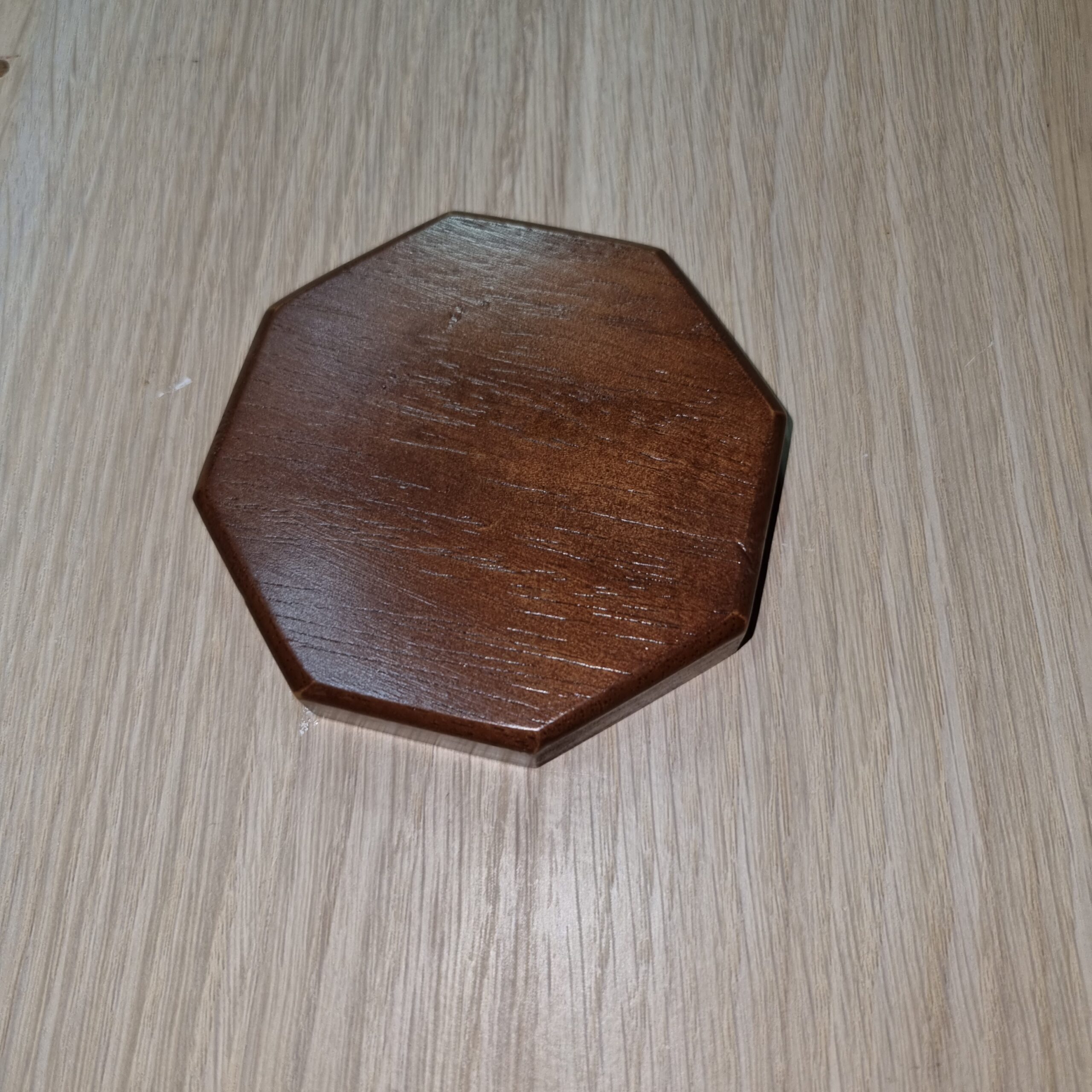 Ditta Montanini Basi di legno base esagonale 10x10 per presepe