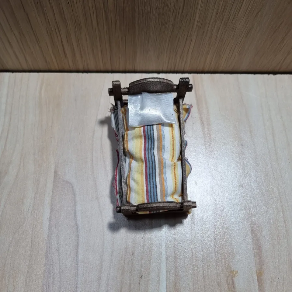 Ditta Montanini Minuterie Letto Medio Presepe Miniatura