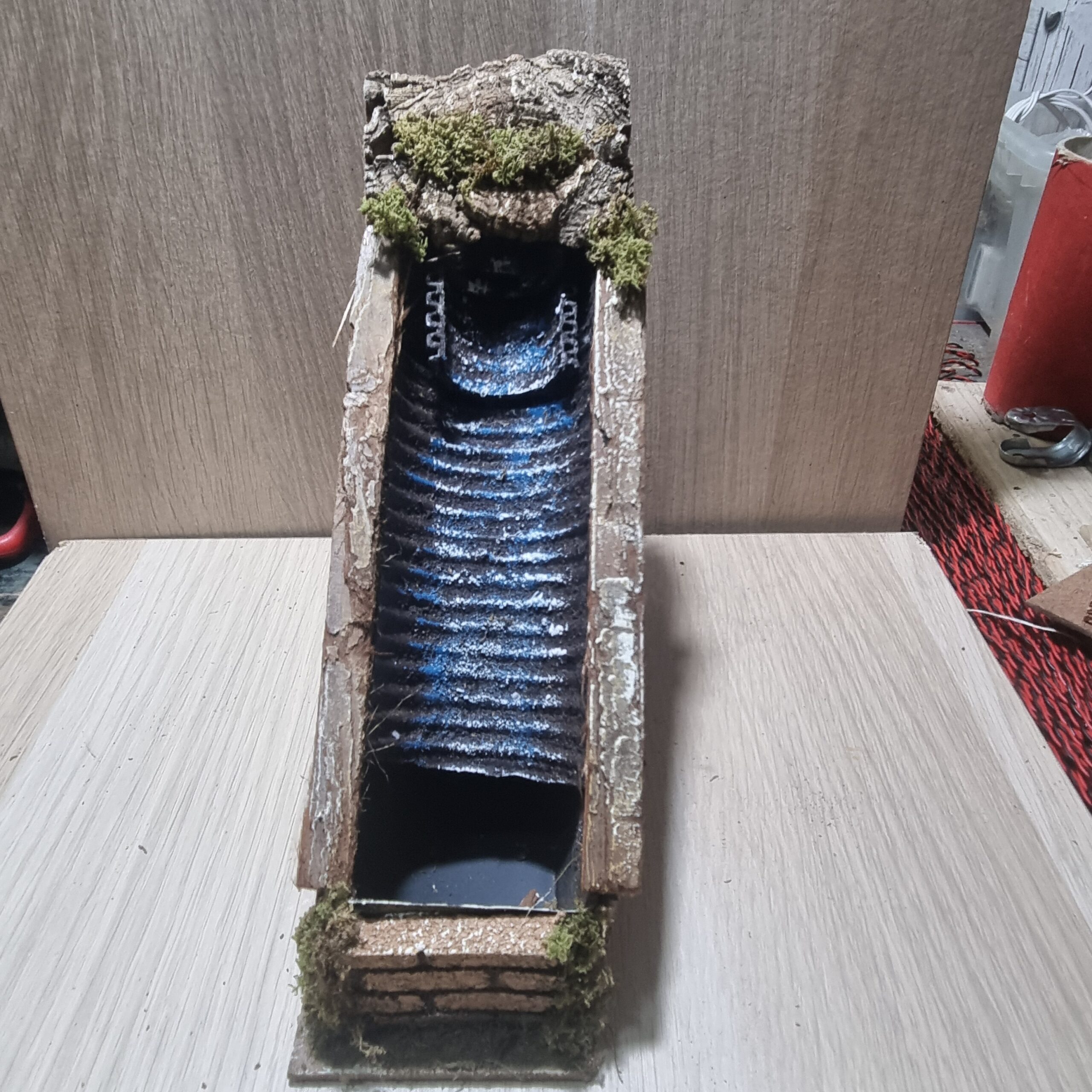 Ditta Montanini 90355 cascata con motorino per presepe