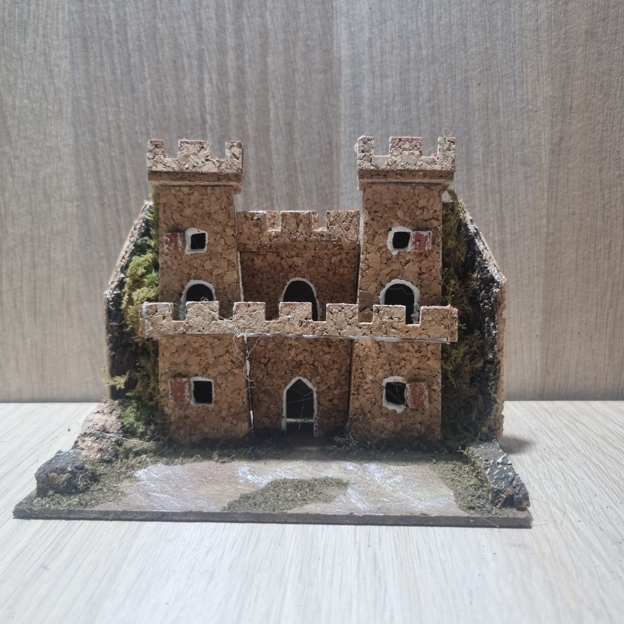 Ditta Montanini Casette 84143/1 castello presepe sughero