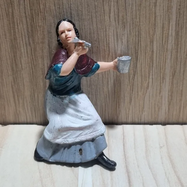Ditta Montanini Euromarchi pvc pastore presepe donna che mangia 10 cm