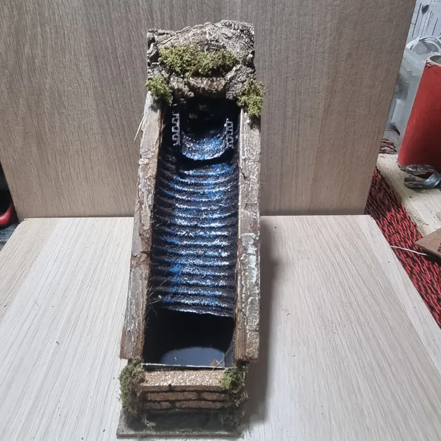 Ditta Montanini 90355 cascata con motorino per presepe