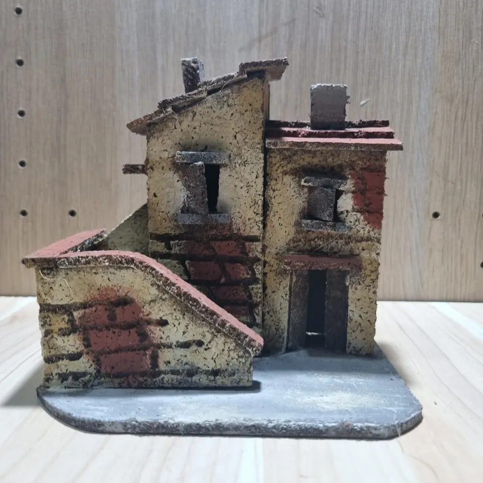 Ditta Montanini Art 32 Casa sughero casetta presepe