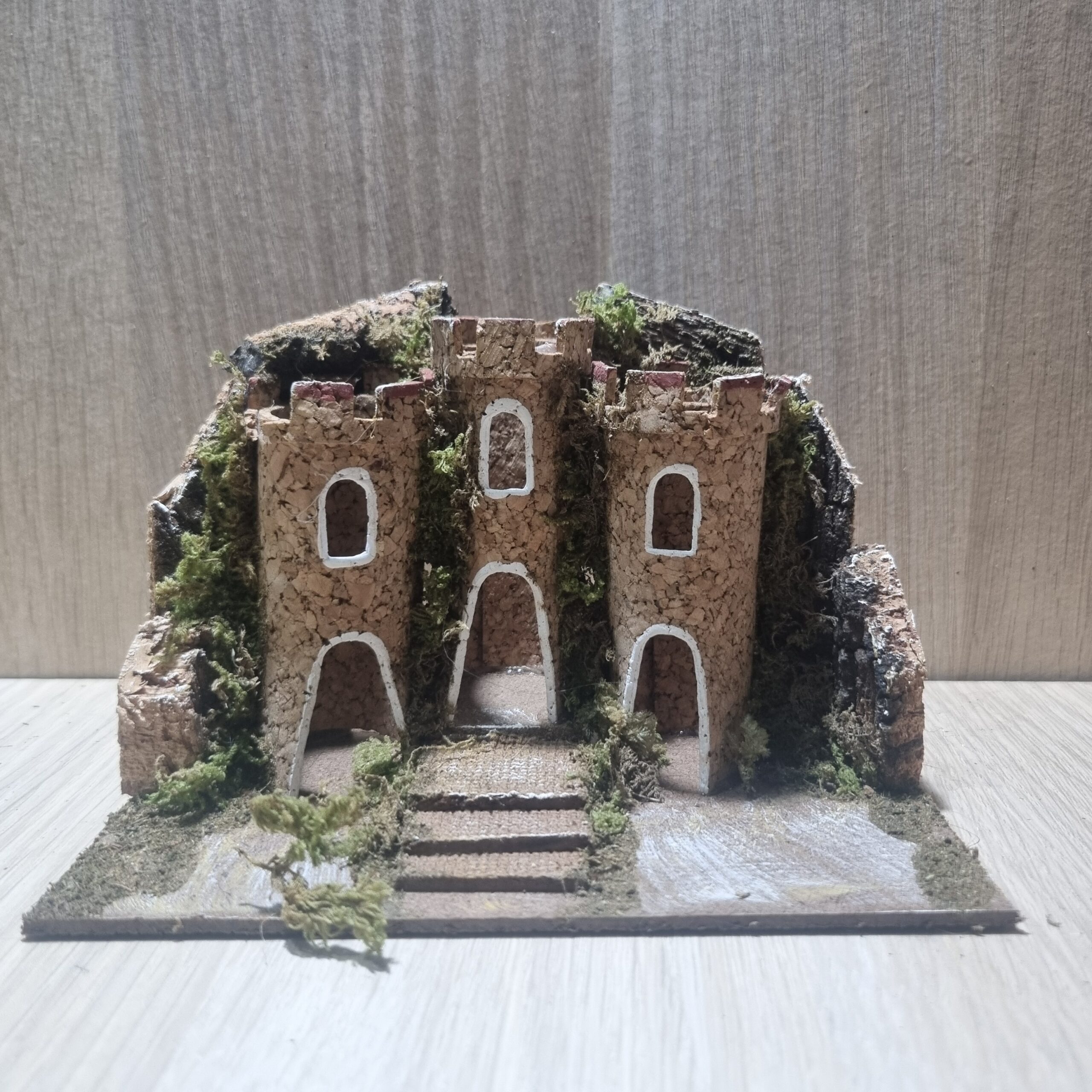 Montanini 84143/2 Castello casetta presepe in sughero