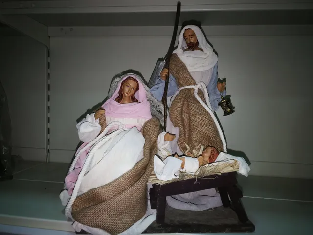 Ditta Montanini 21805 Natività Vestita 30 cm Resina