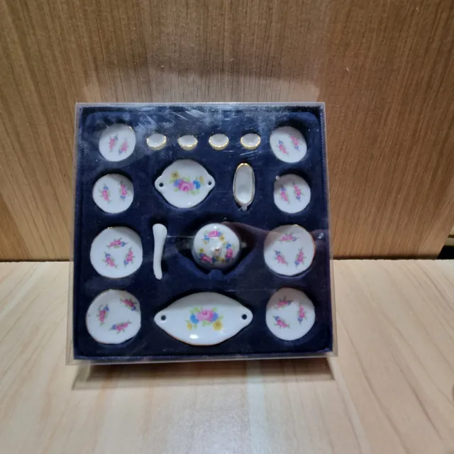 Ditta Montanini Minuterie set piatti decorati presepe tavola