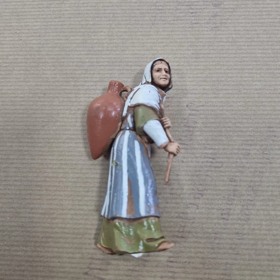 Ditta Montanini CS1033 donna con anfora in spalla presepe