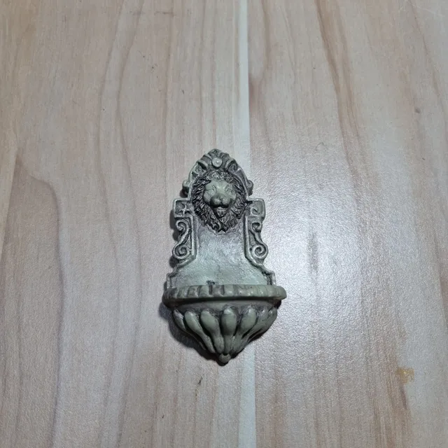 Ditta Montanini Minuterie fontana finta per presepe