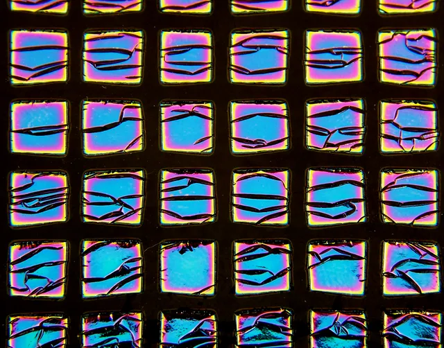 CBS Crinklized Square 3 vetro dicroico motivo quadri tondo