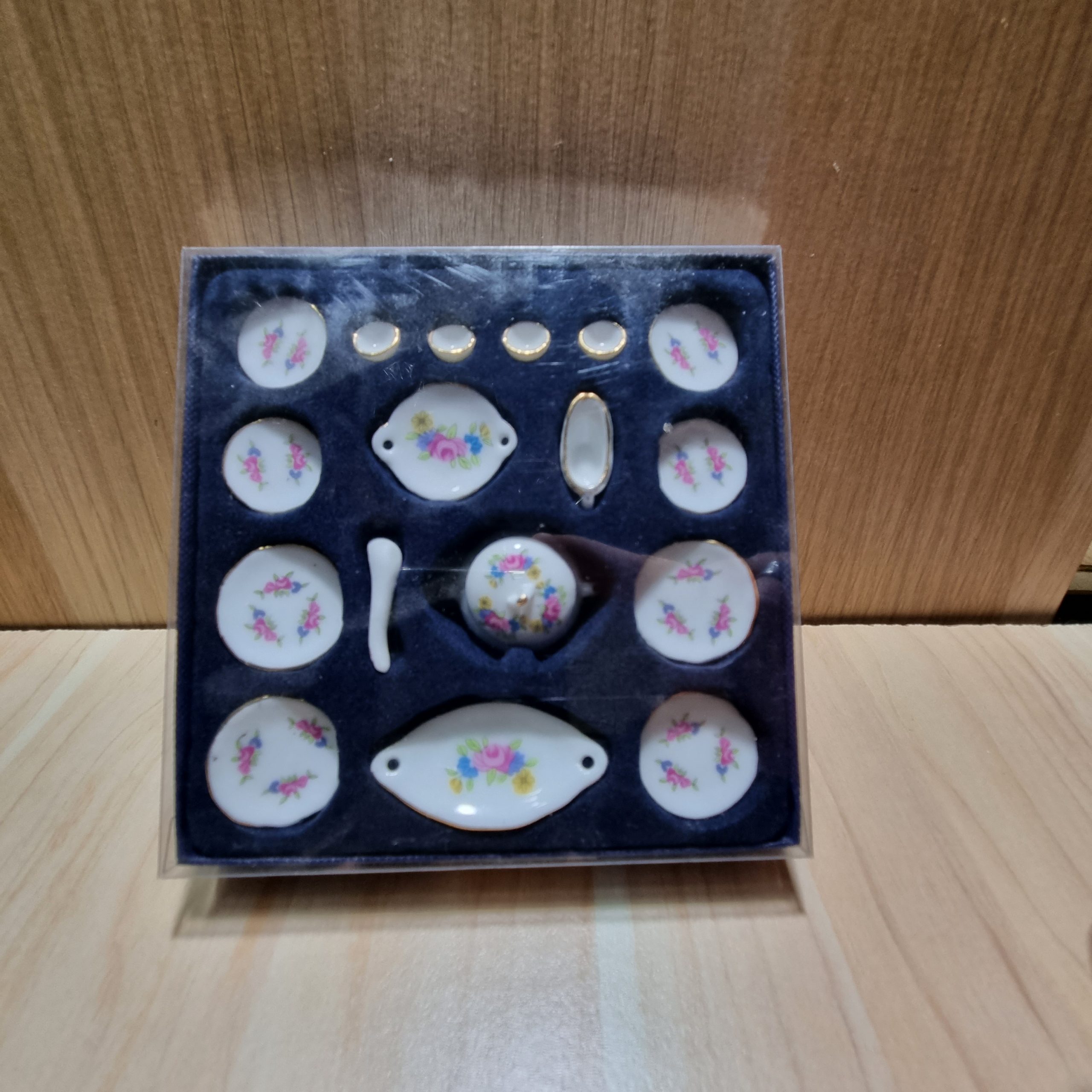 Ditta Montanini Minuterie set piatti decorati presepe tavola