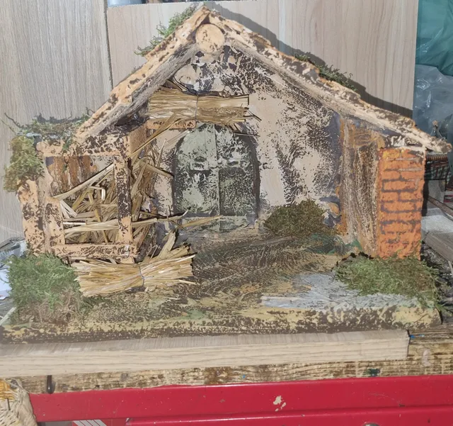 Ditta Montanini Presepi Capanna Mis2 con Luce per Presepe