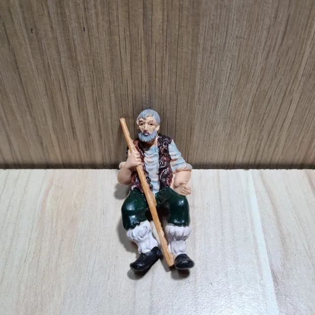 Ditta Montanini Pastore seduto 10 cm statuina pvc presepe